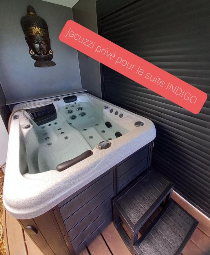 Suite Indigo Jacuzzi Prive Piscine Vue Mer Acces Cuisine Laverie Сен-Пьер Экстерьер фото